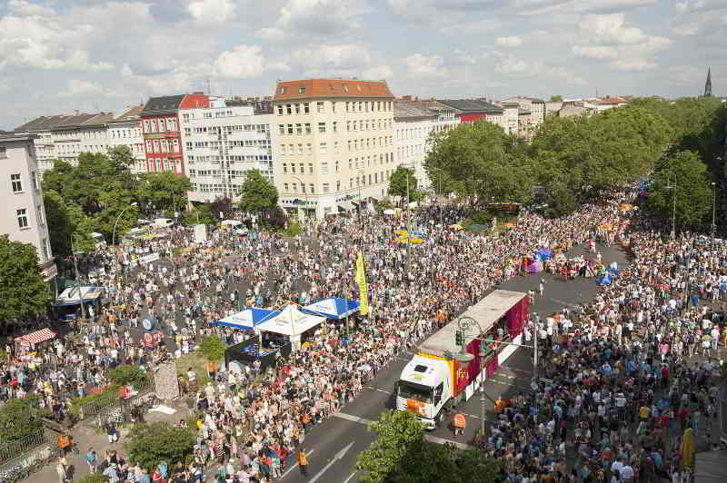 Karneval der Kulturen: Mehr U-Bahnen, Sperrungen auf Buslinien