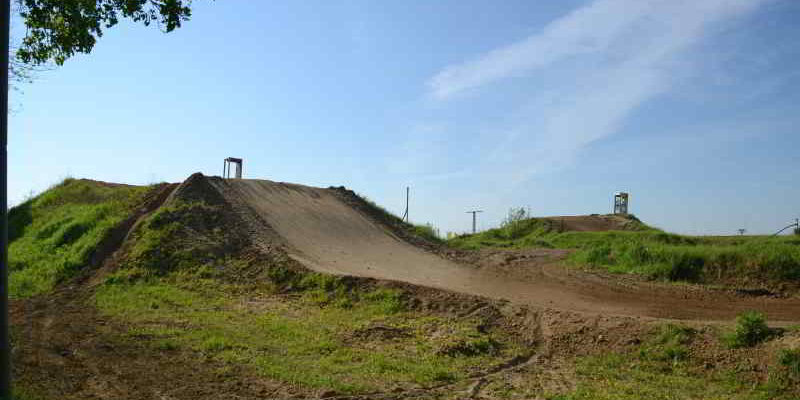 Nach dem Skater-Parcours ist ein neues Funsportprojekt in Stahnsdorf geplant: eine aus Lehm und Sand gebaute Fahrradstrecke (Dirt-Trail) für Mountainbiker.