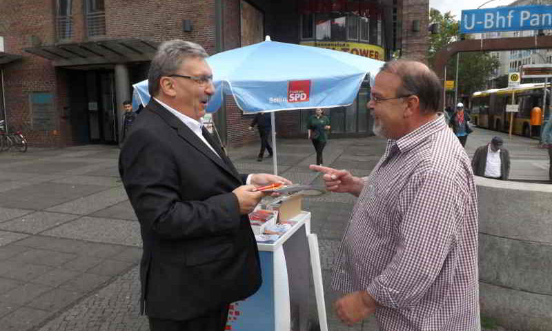 Der Stadtteiltag von Parlamentspräsident Ralf Wieland (SPD) wird beschrieben.