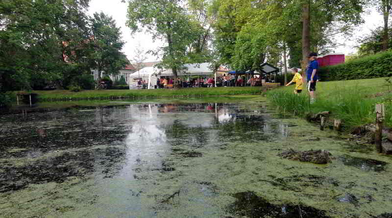 Die Stahnsdorfer Ortsteile Sputendorf und Schenkendorf feiern wieder ein gemeinsames Dorffest. Schaumkusswerfen, Pony-Fußball und ein Lagerfeuer auf dem Sputendorfer Dorfteich sorgen am 26. Mai für sommerliche Stimmung.