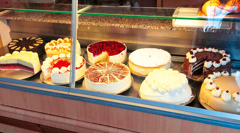 Wenn mit den Temperaturen auch die Laune sinkt, hilft vielleicht eine Dosis Glückshormone aus Stahnsdorf. Sonntags sind gibt es bei Guido's Kuchenträume bis zu 20 verschiedene Kuchen vom Blech und bis zu 12 unterschiedliche Torten.