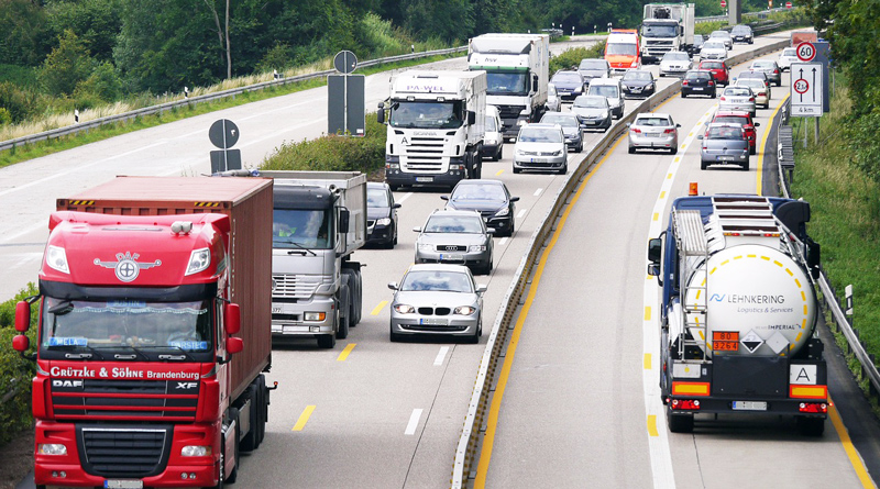 Spezialisten der Verkehrspolizei haben am 12. September zwischen 8:00 und 14:00 Uhr LKW und Busse kontrolliert, um die Hauptunfallursachen zu geringer Abstand, unangepasste Geschwindigkeit und Ablenkung bzw. Unaufmerksamkeit festzustellen und zu ahnden.