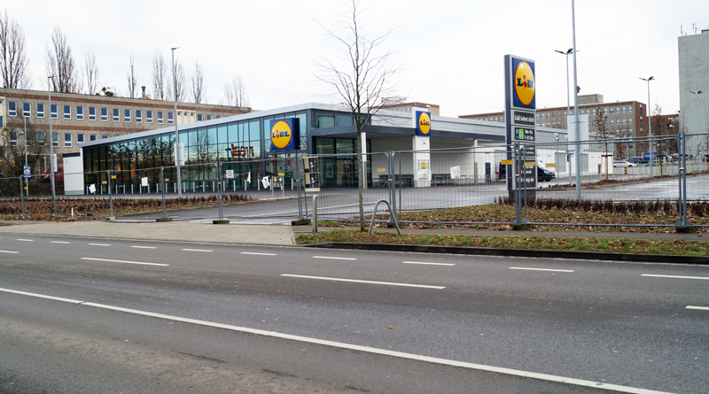 In Teltow, Kleinmachnow und Stahnsdorf buhlen zahlreiche Discounter und Supermärkte um die Gunst der Kundschaft. Darum wundern sich viele Menschen auch darüber, dass die neu erbaute Lidl-Filiale in der Oderstraße in Teltow noch immer nicht eröffnet ist. Und was passiert mit dem Real-Markt gegenüber?