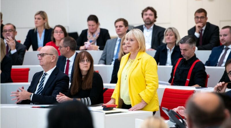 Ulrike Liedtke als Landtagspräsidentin wiedergewählt